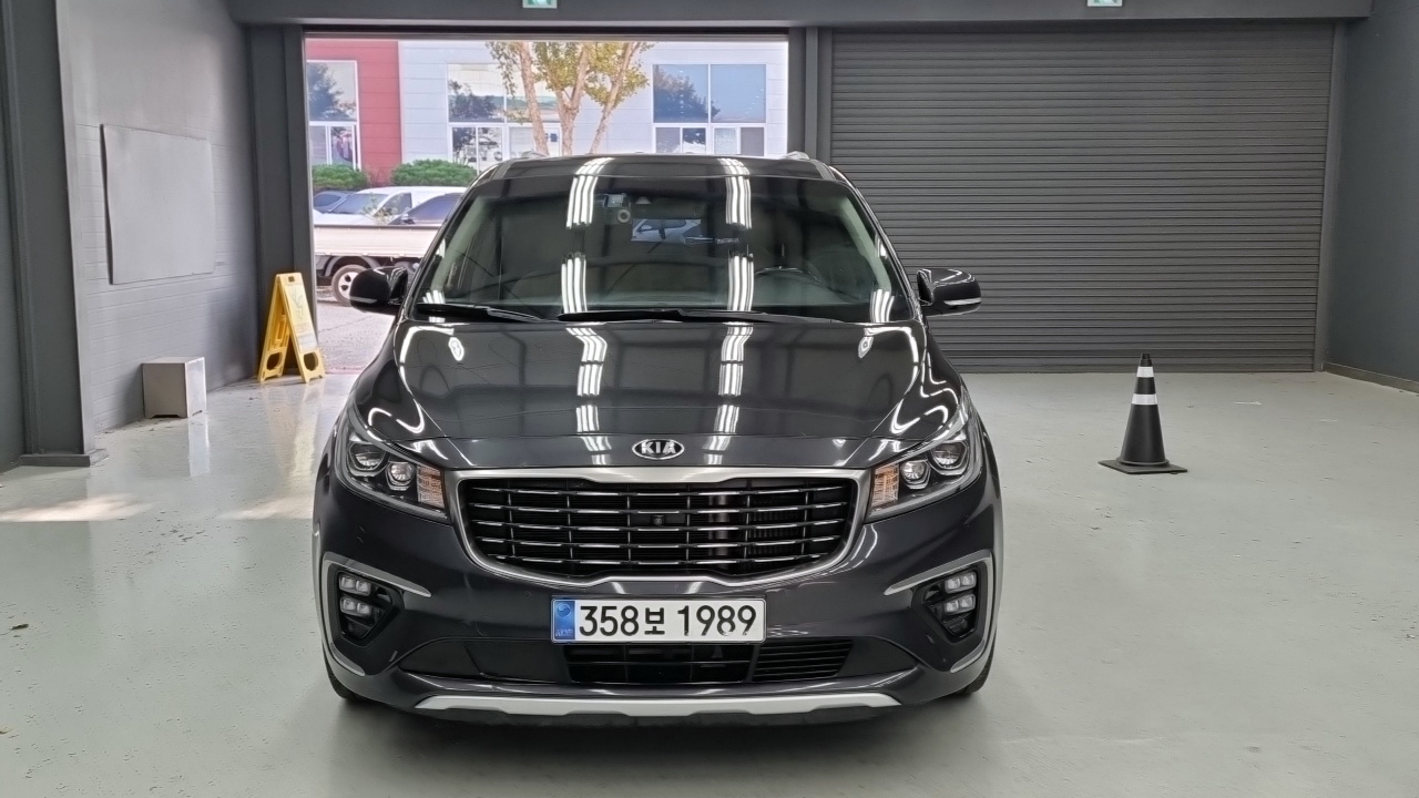 KIA CARNIVAL photo 3