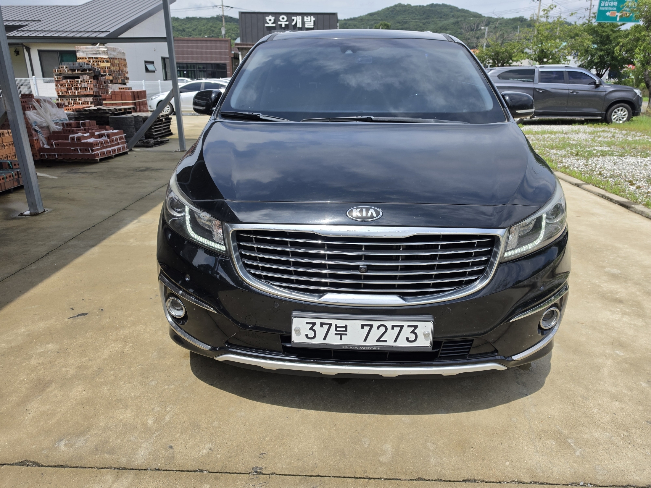 KIA CARNIVAL photo 2