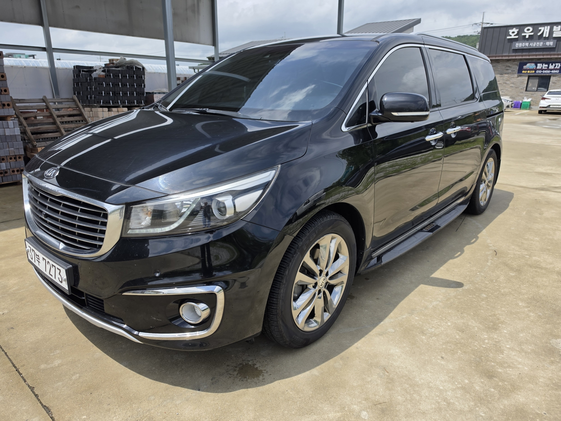 KIA CARNIVAL