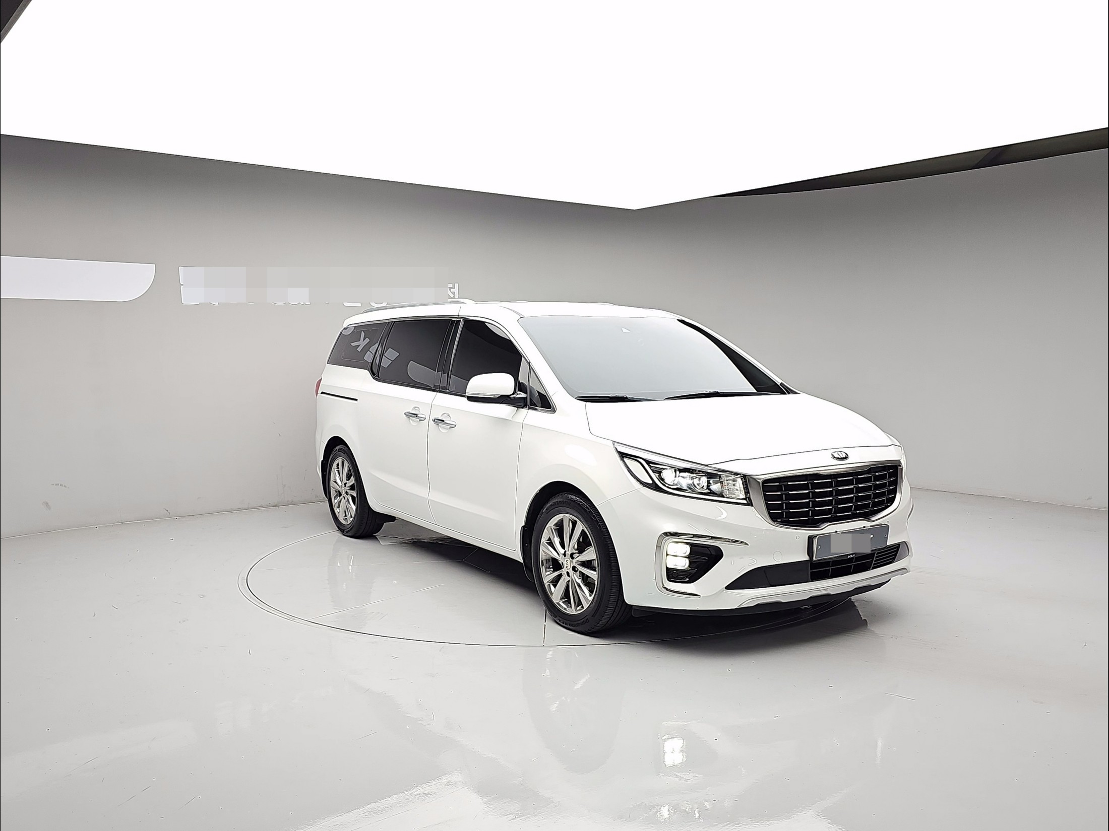 KIA CARNIVAL photo 3