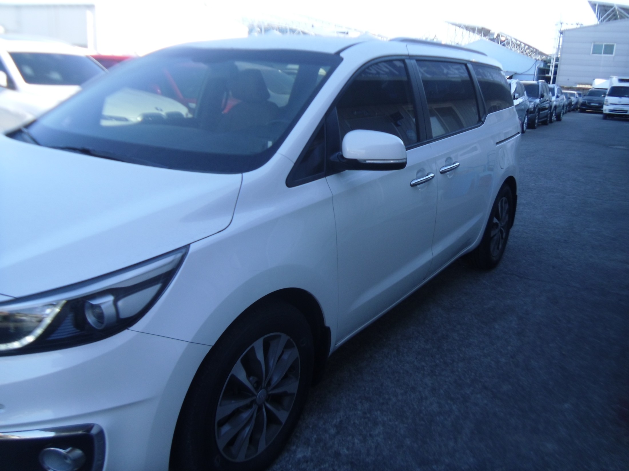 KIA CARNIVAL photo 2