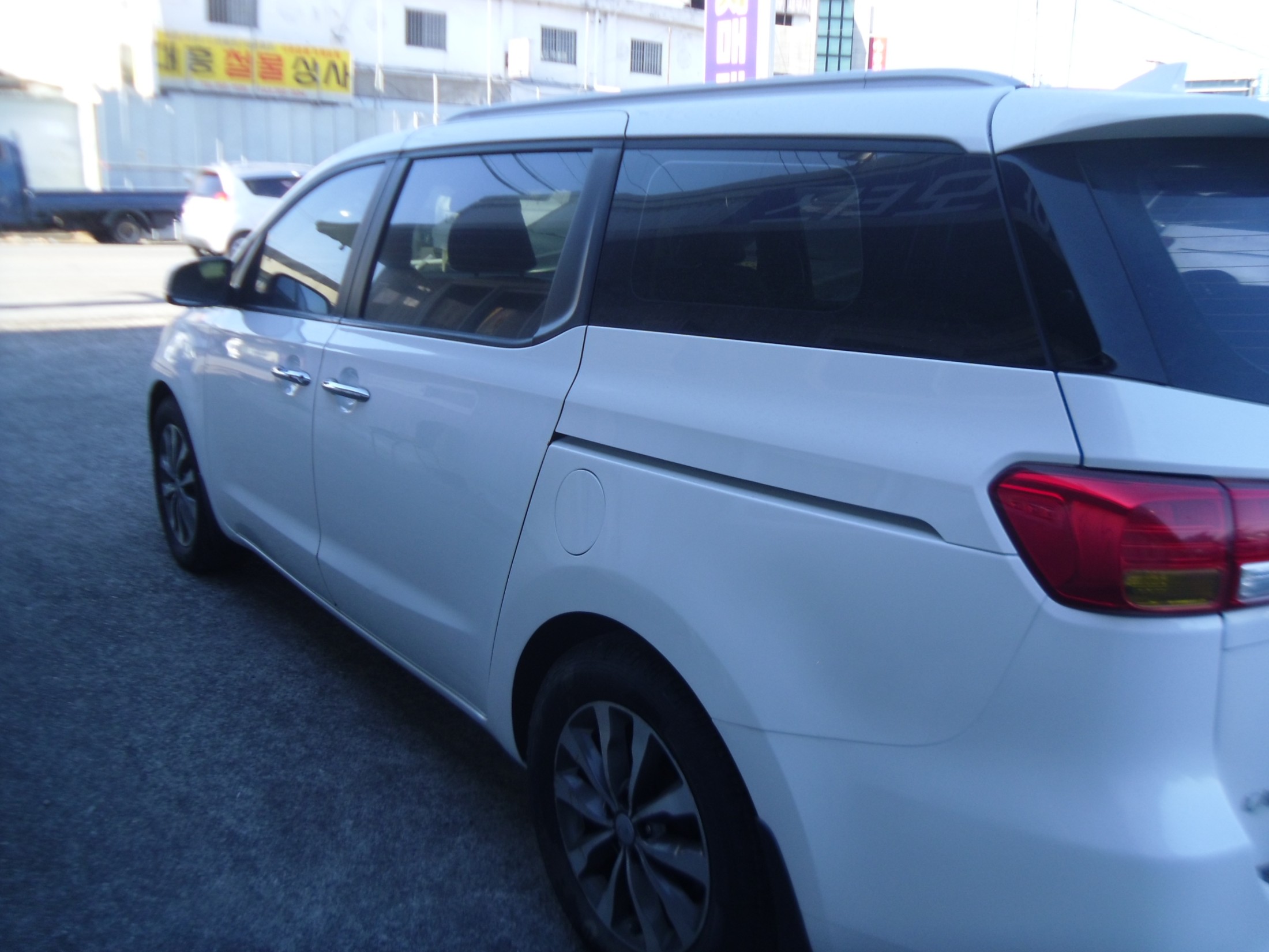KIA CARNIVAL photo 3