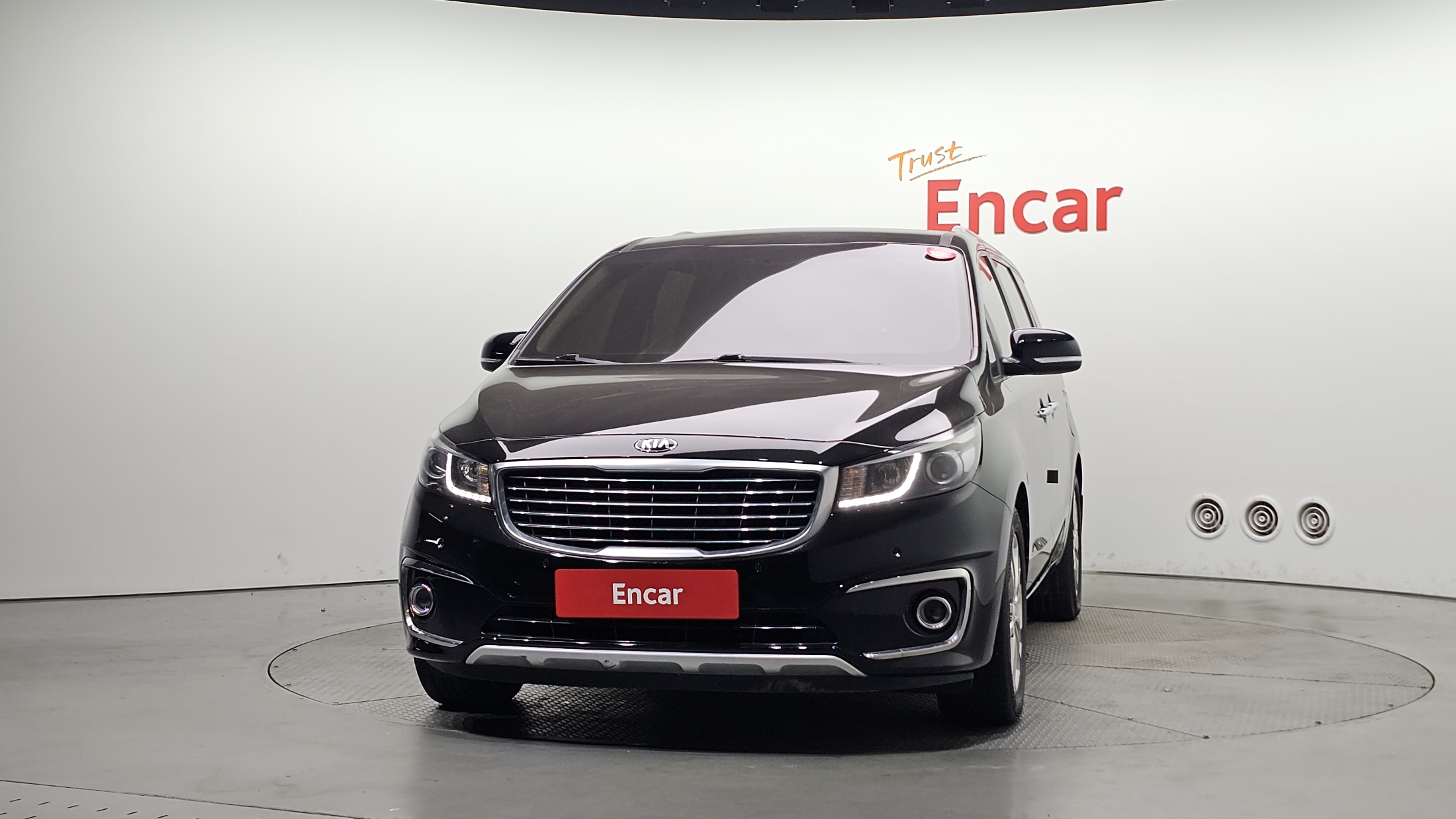 KIA CARNIVAL photo 3