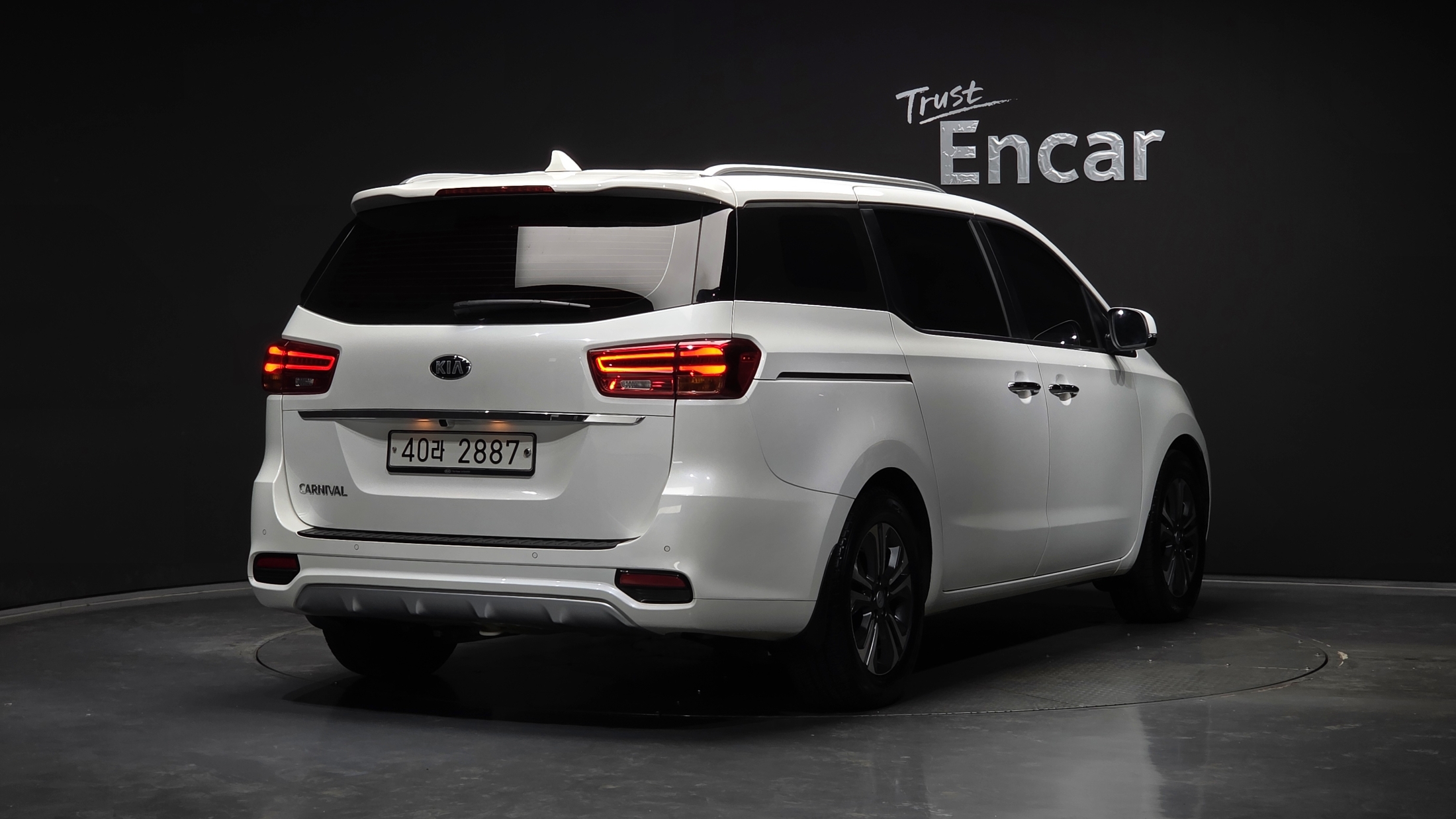 KIA CARNIVAL photo 2