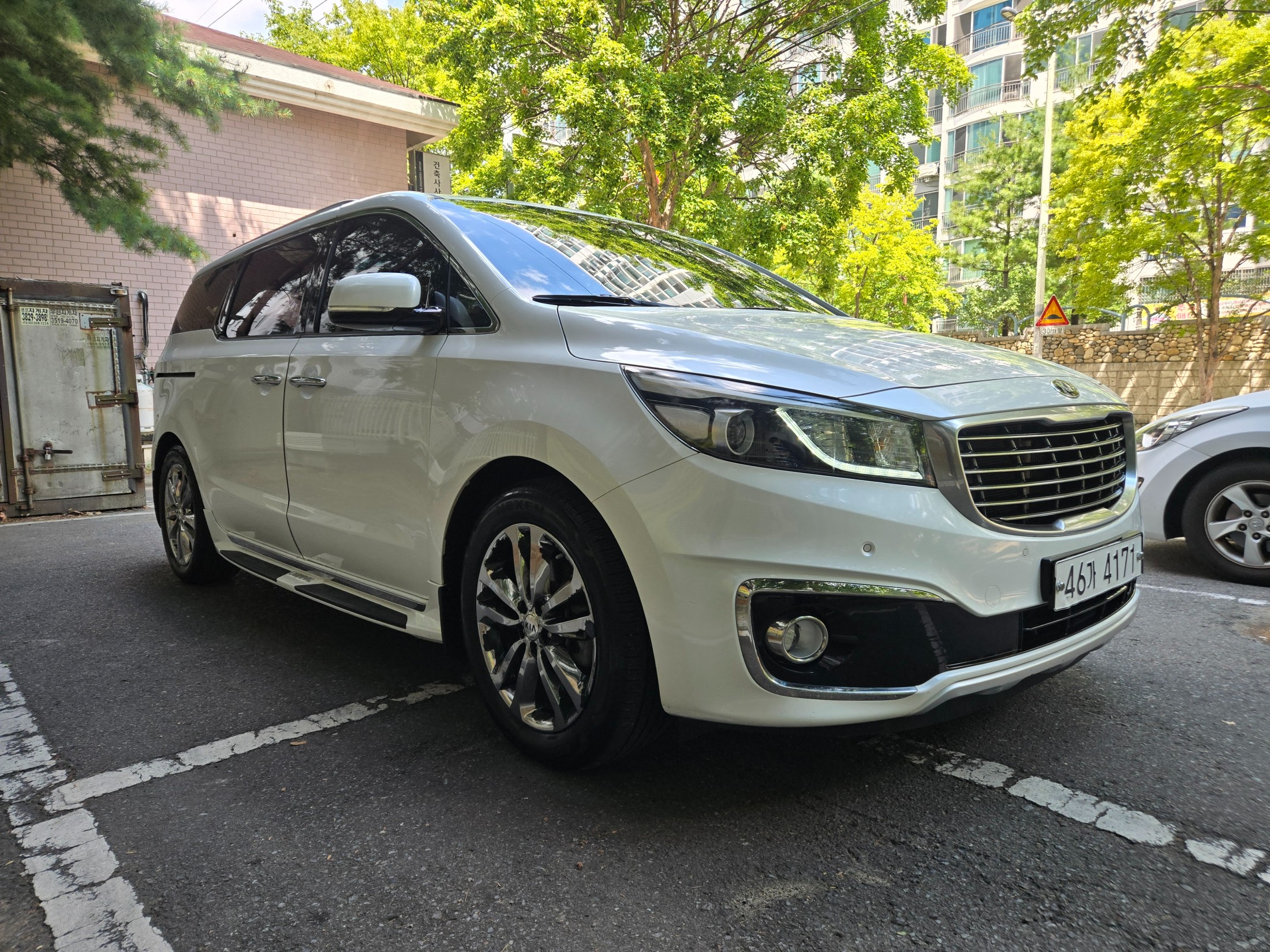 KIA CARNIVAL photo 3