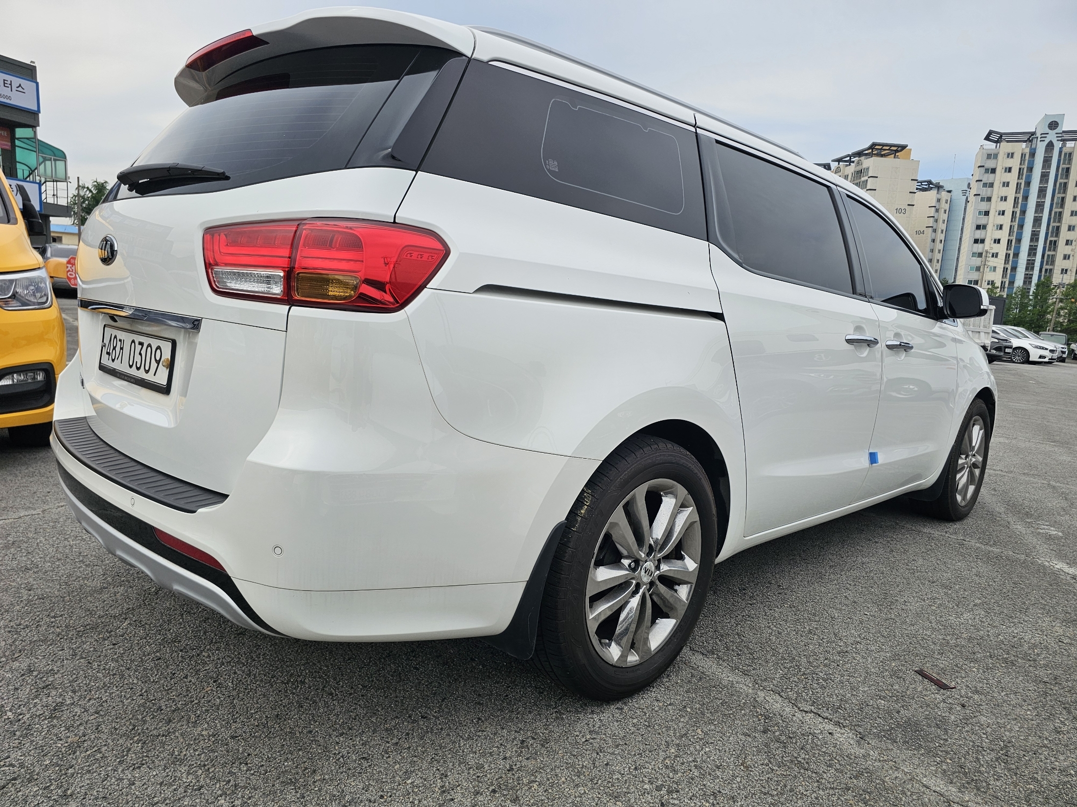 KIA CARNIVAL photo 2