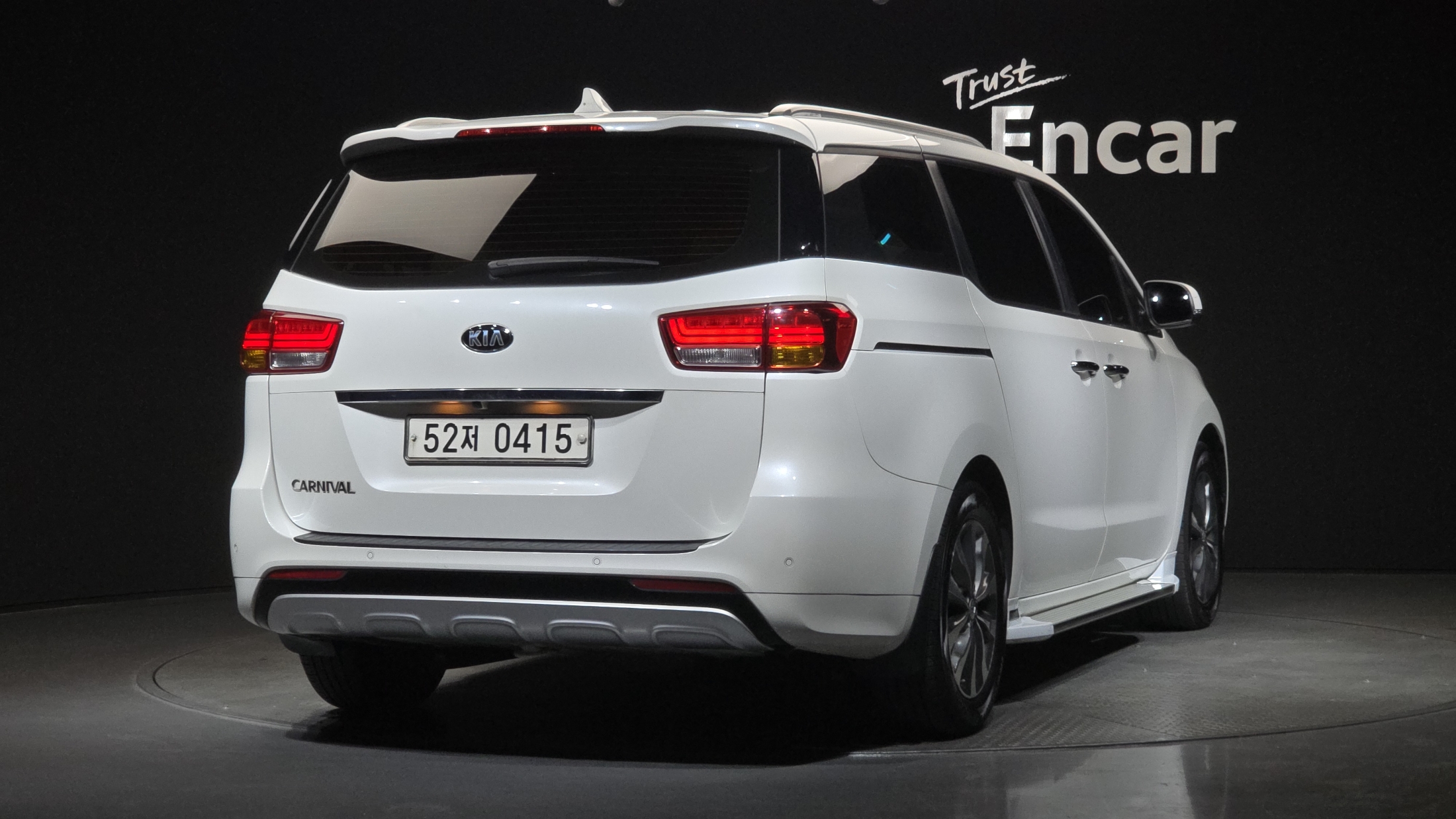 KIA CARNIVAL photo 2