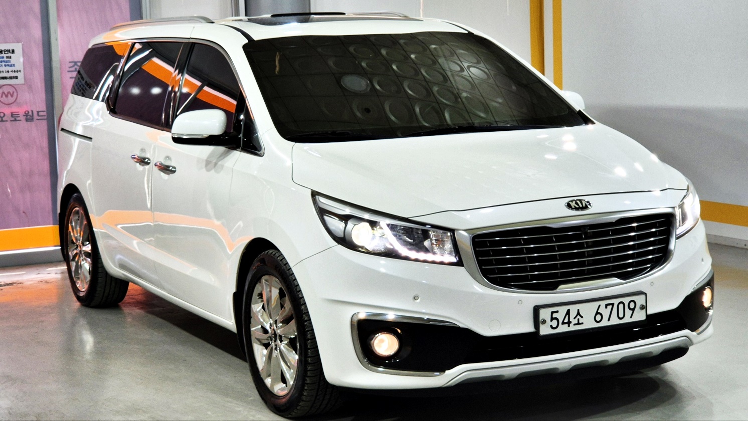 KIA CARNIVAL photo 2