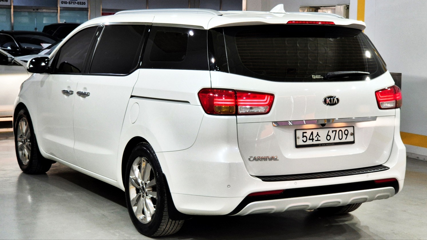 KIA CARNIVAL photo 3