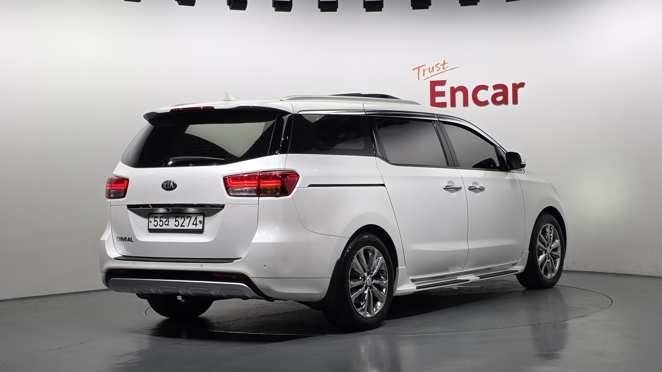 KIA CARNIVAL photo 2