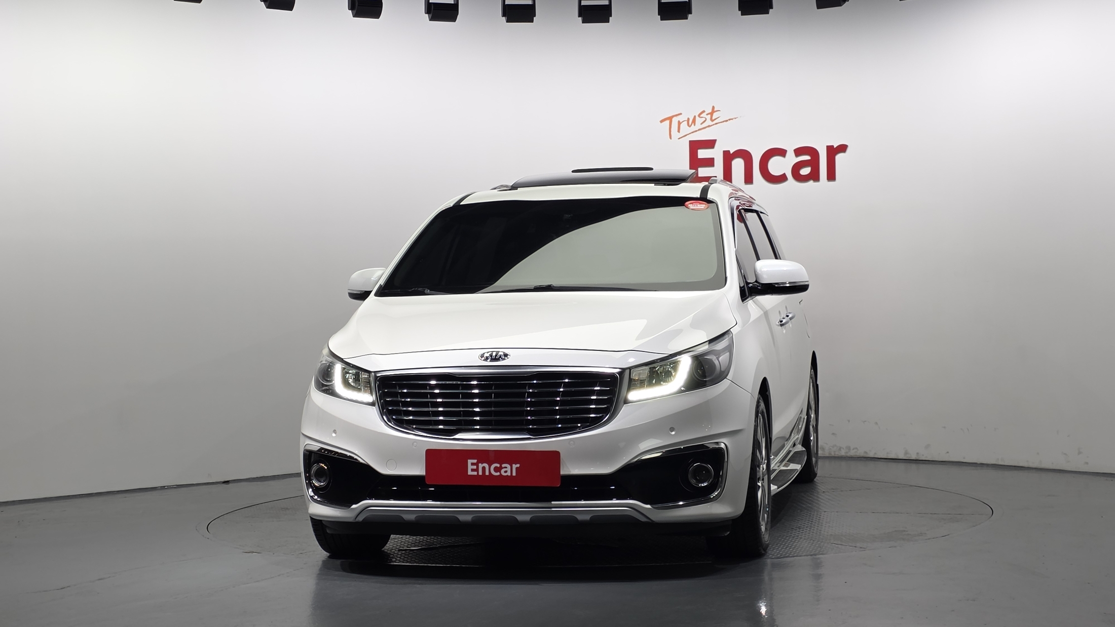 KIA CARNIVAL photo 3
