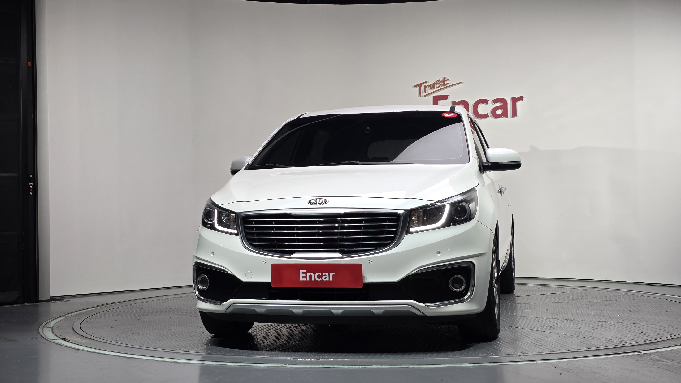 KIA CARNIVAL photo 3