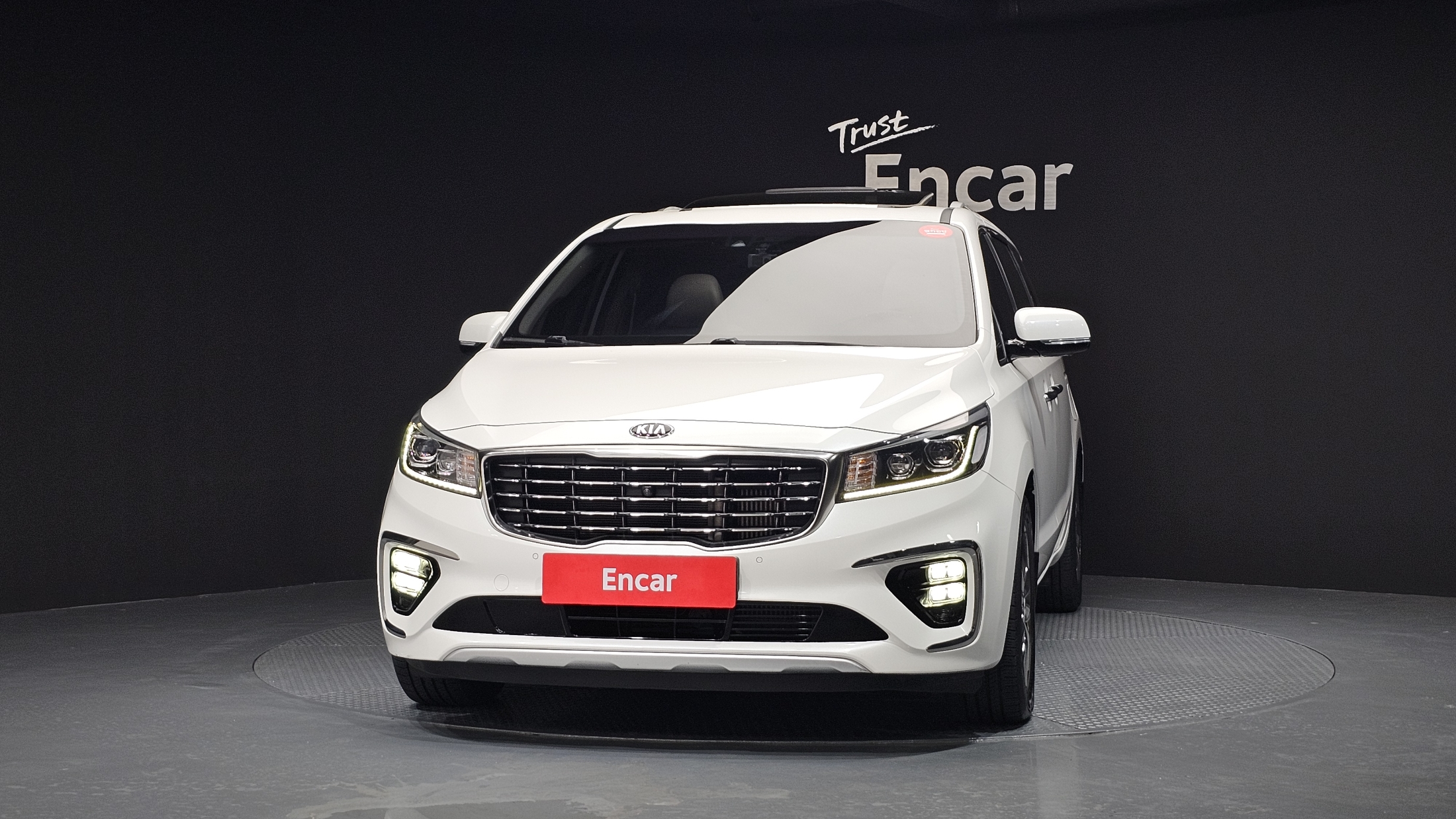 KIA CARNIVAL photo 3
