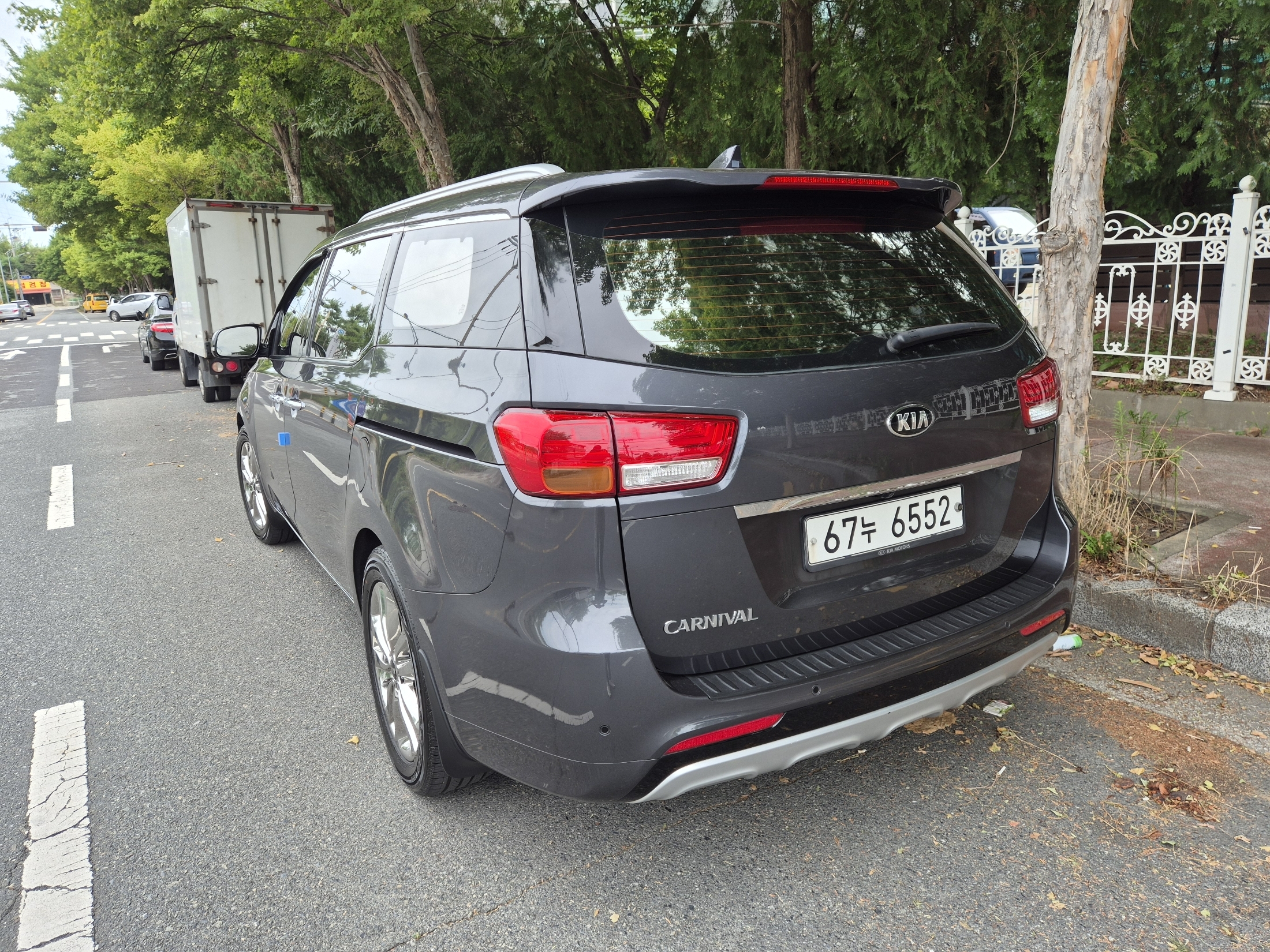 KIA CARNIVAL photo 3