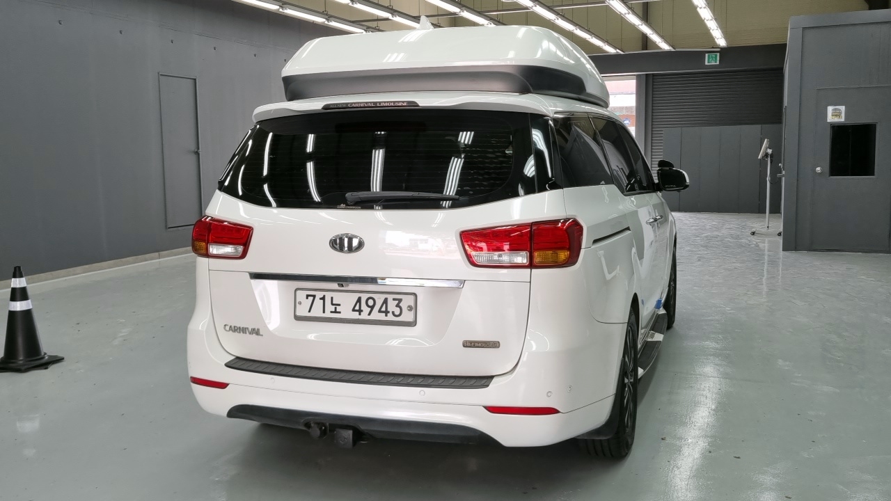 KIA CARNIVAL photo 2