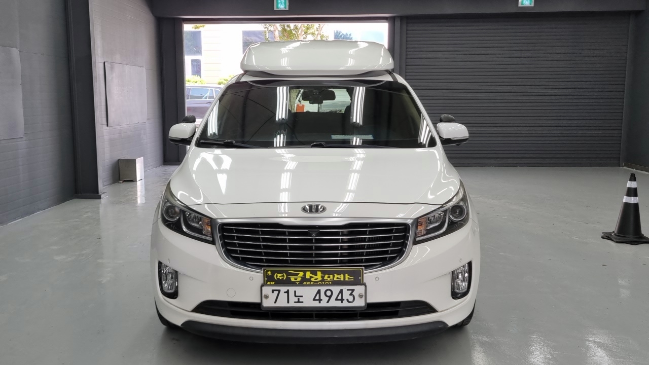 KIA CARNIVAL photo 3