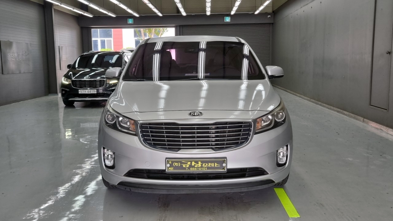KIA CARNIVAL photo 3