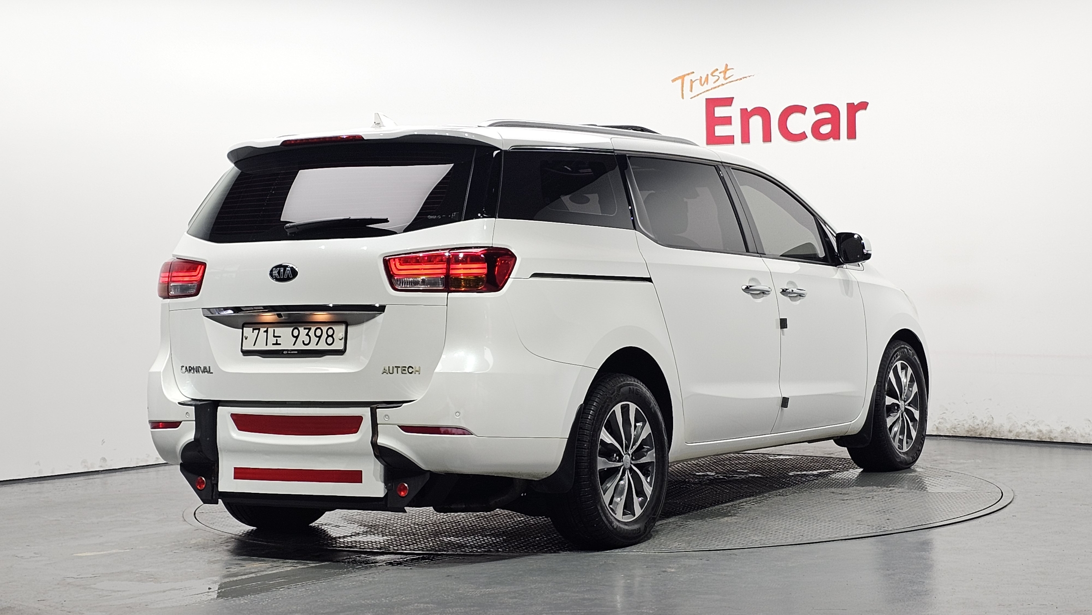 KIA CARNIVAL photo 2