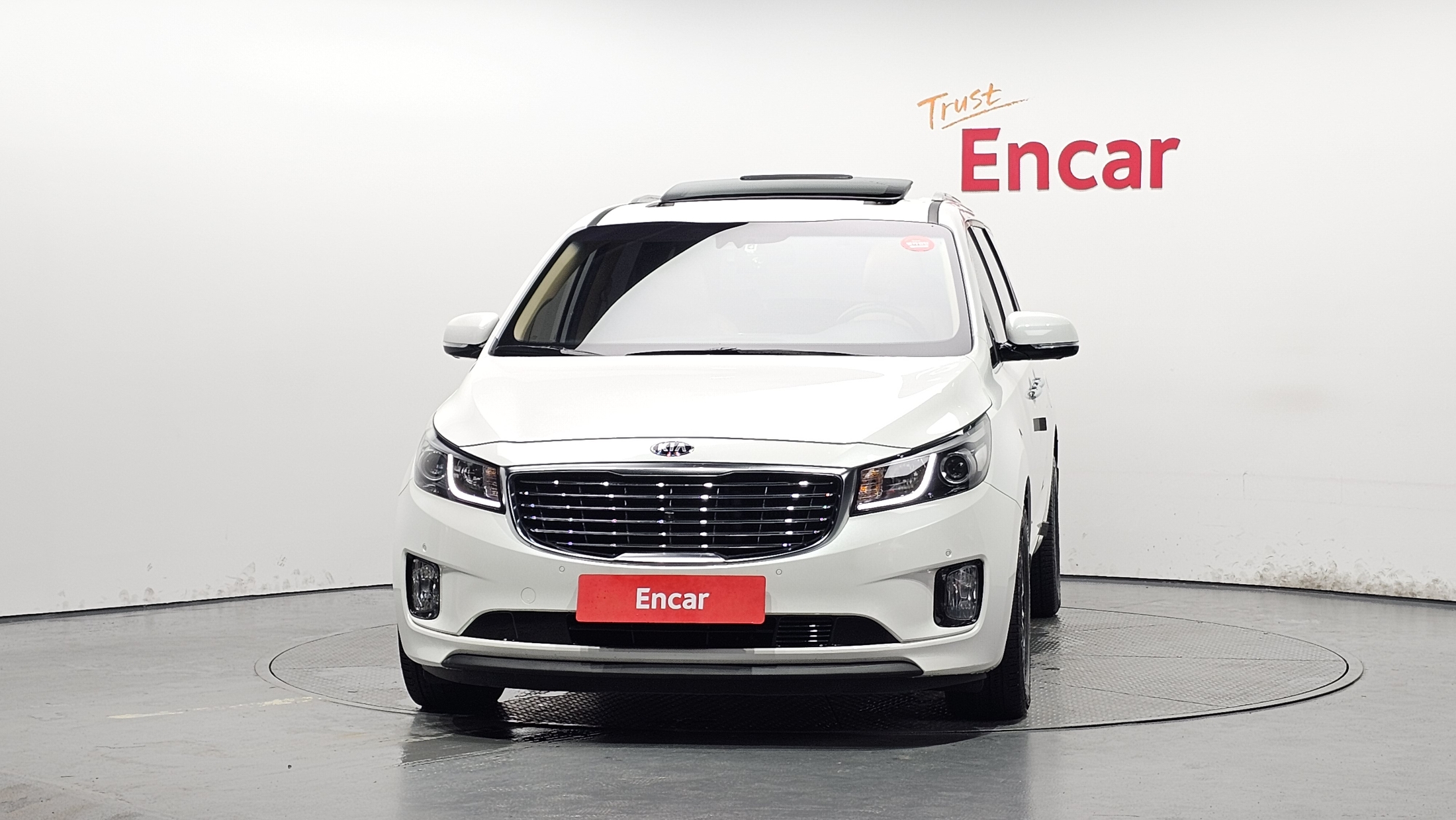 KIA CARNIVAL photo 3
