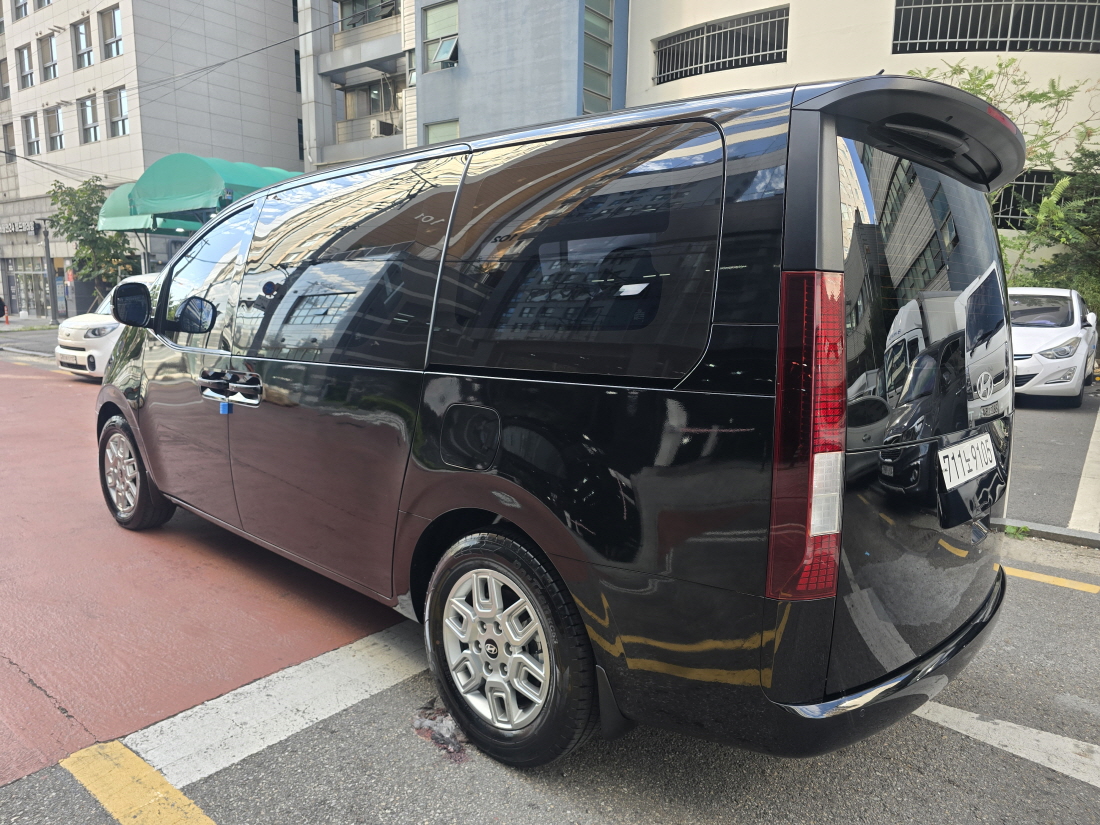 Mazda Bongo rear view