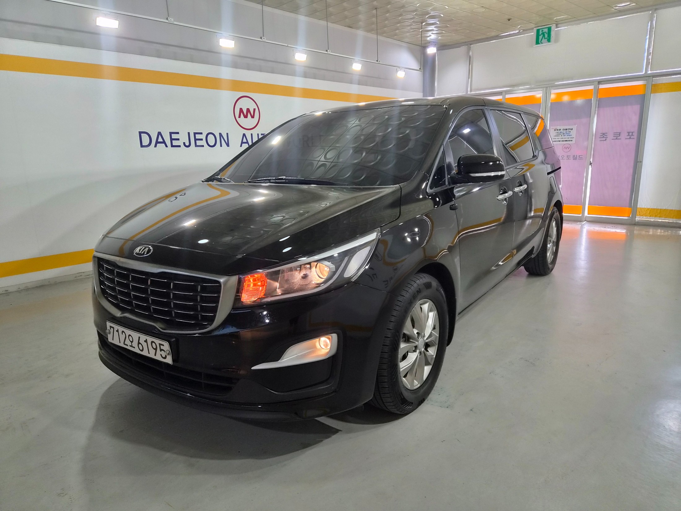 KIA CARNIVAL