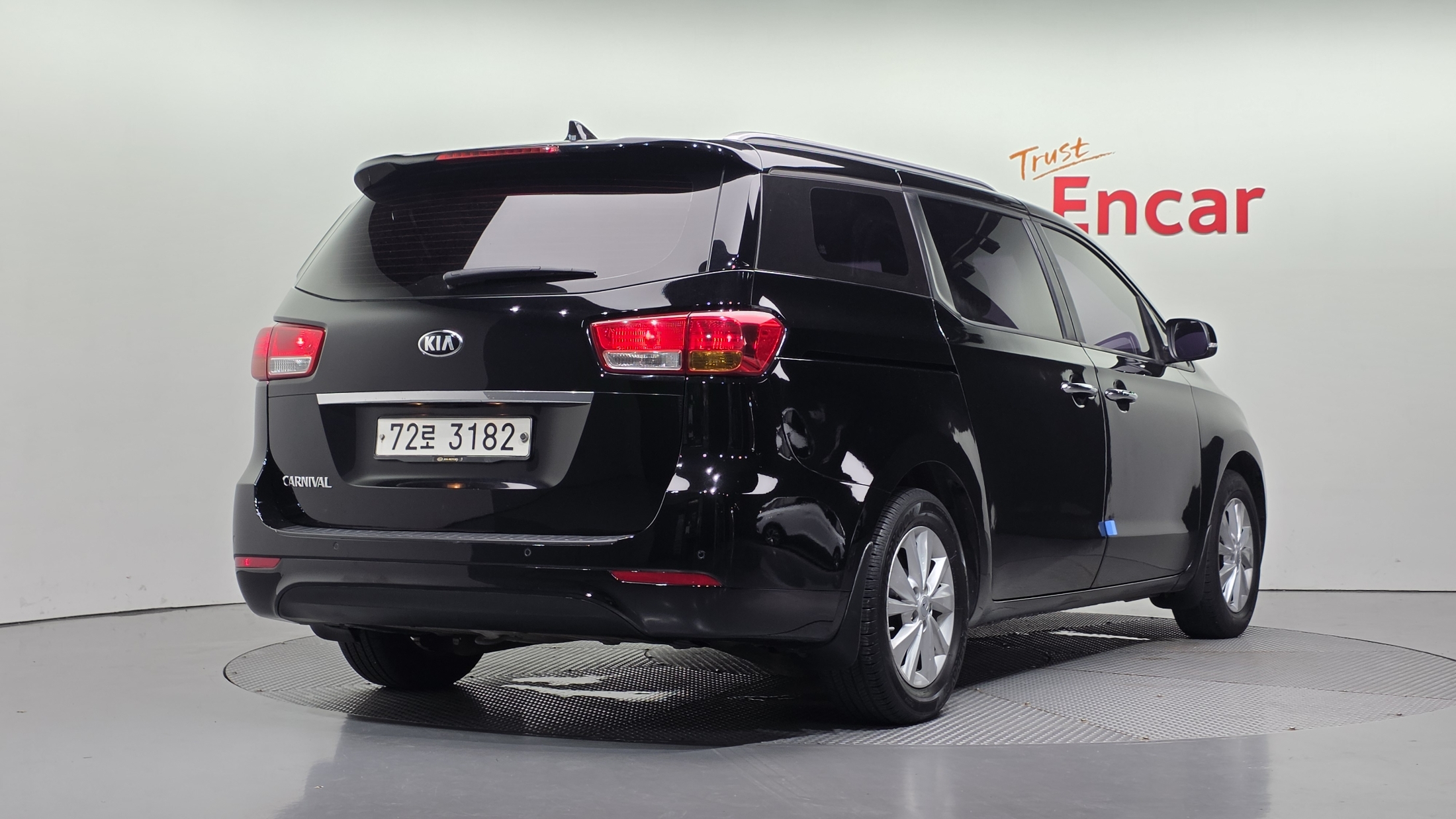 KIA CARNIVAL photo 2