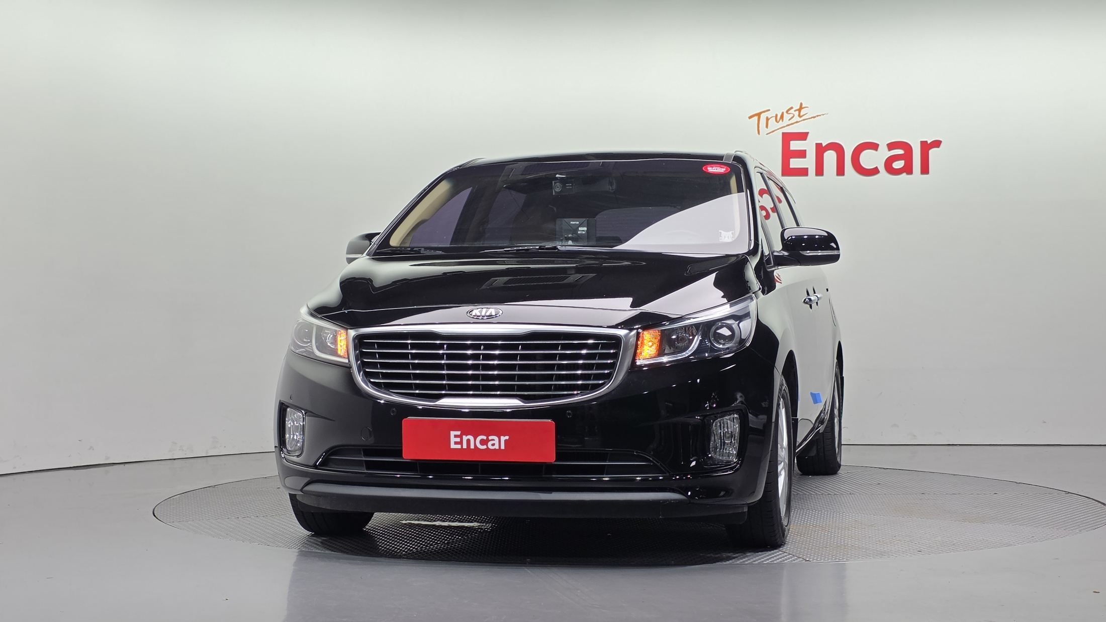 KIA CARNIVAL photo 3