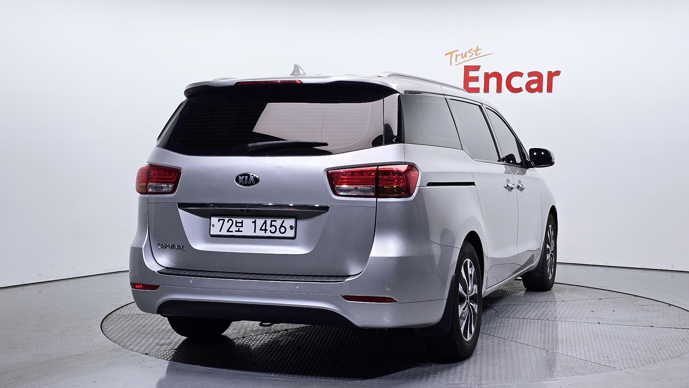 KIA CARNIVAL photo 2