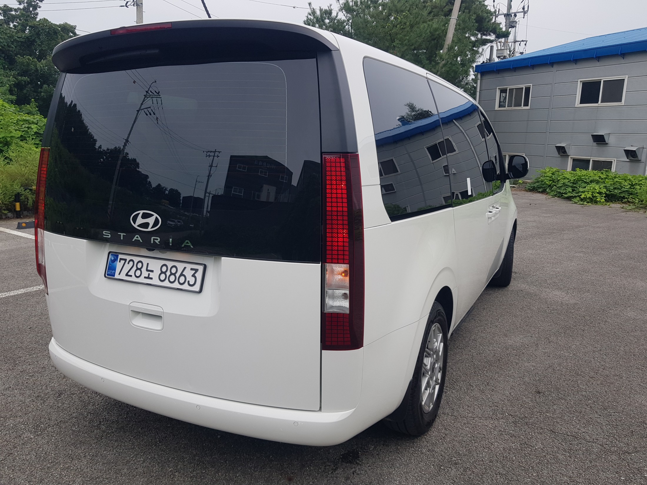 Mazda Bongo front view