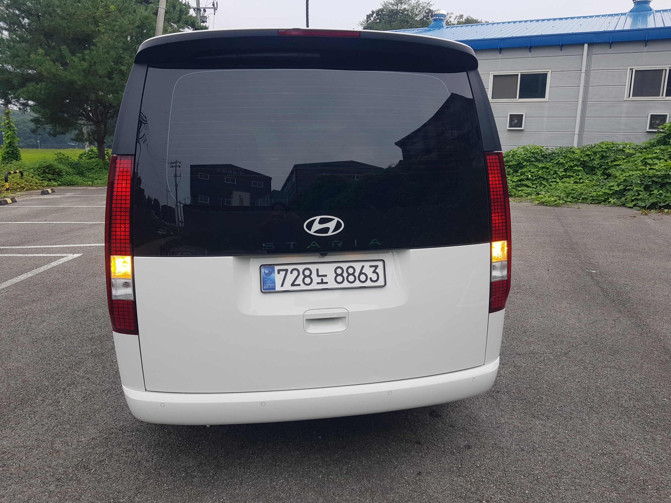 Mazda Bongo rear view