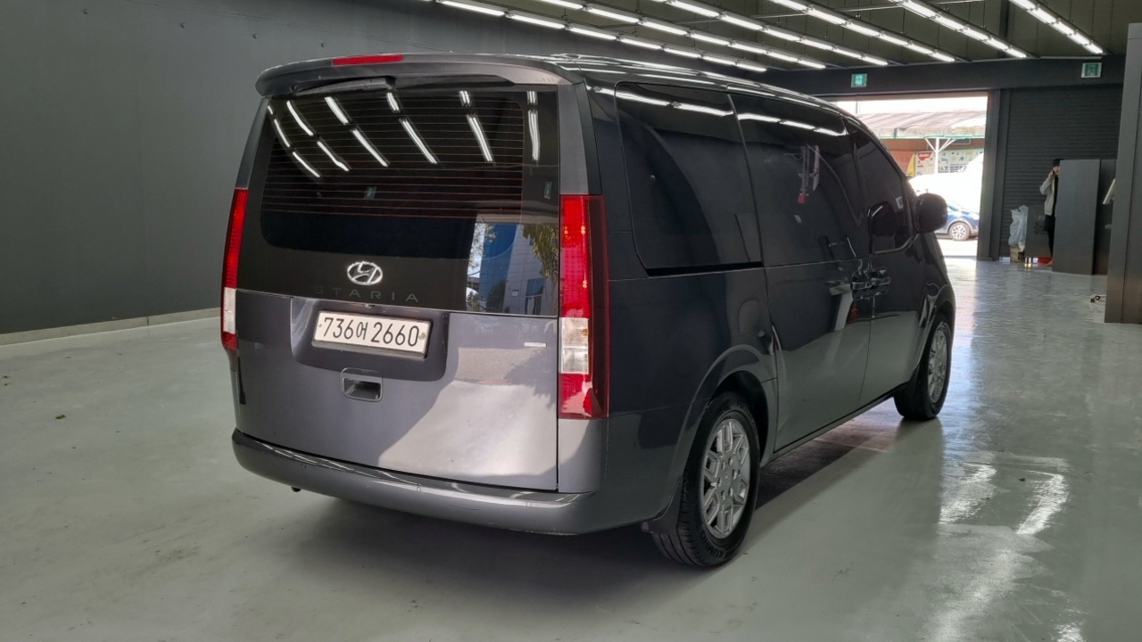 Mazda Bongo front view