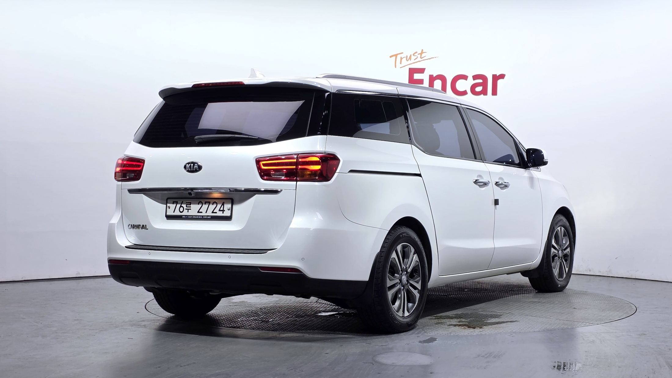 KIA CARNIVAL photo 2