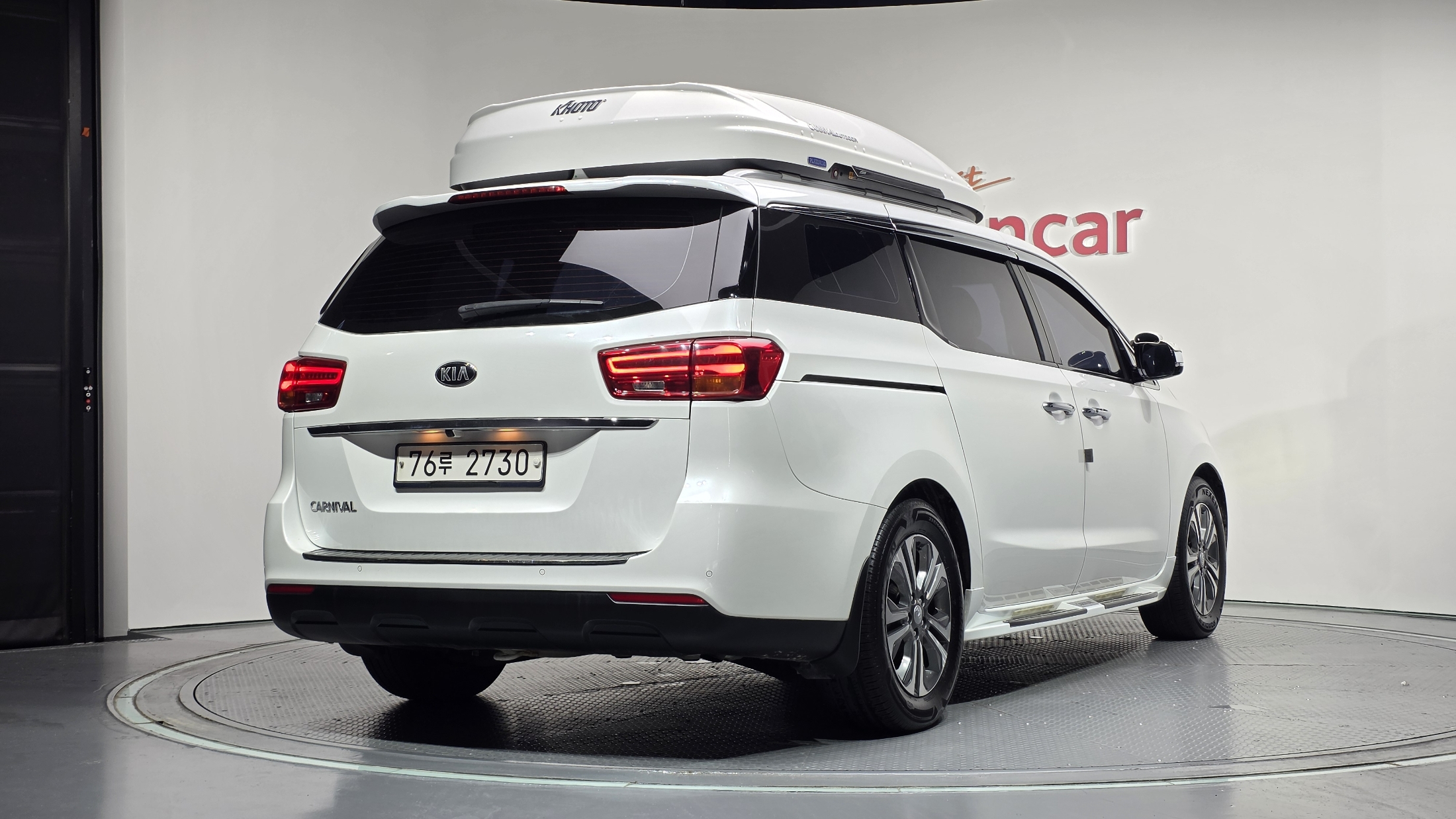 KIA CARNIVAL photo 2