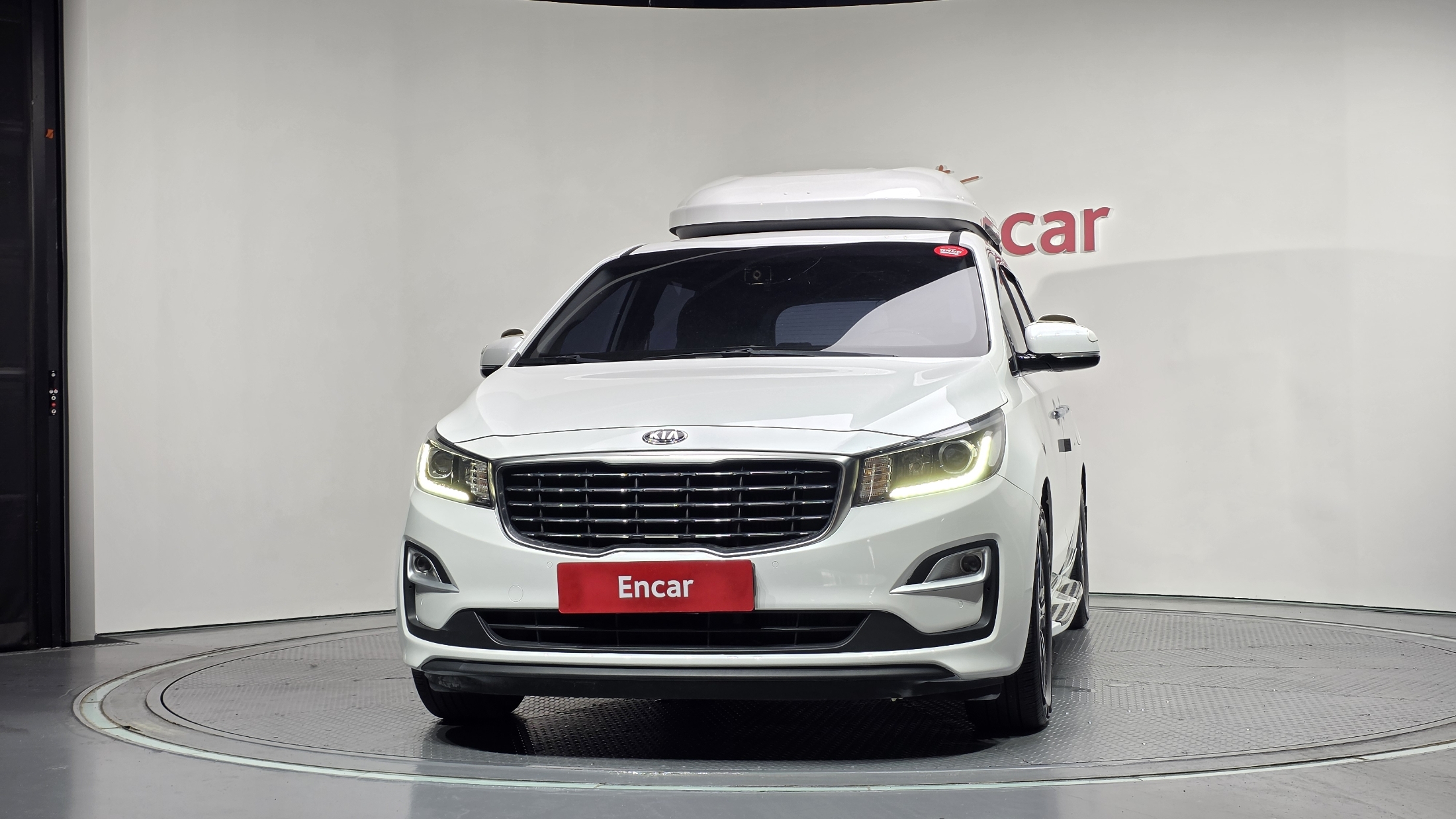 KIA CARNIVAL photo 3