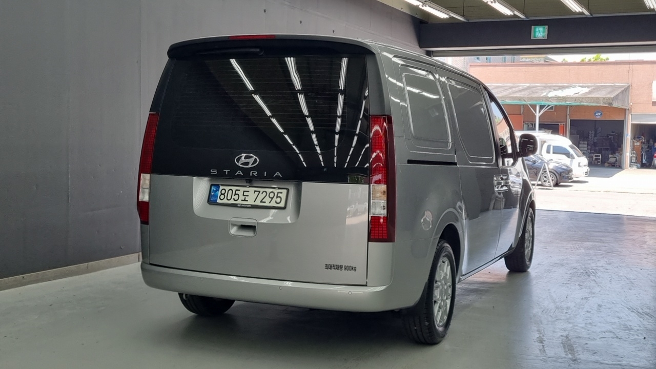 Mazda Bongo front view