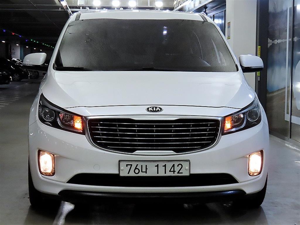 KIA CARNIVAL photo 3