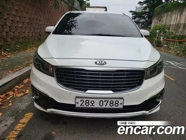 KIA CARNIVAL photo 2