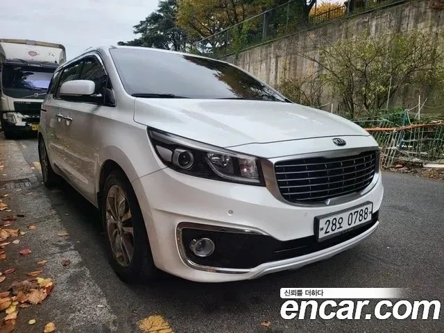 KIA CARNIVAL photo 3