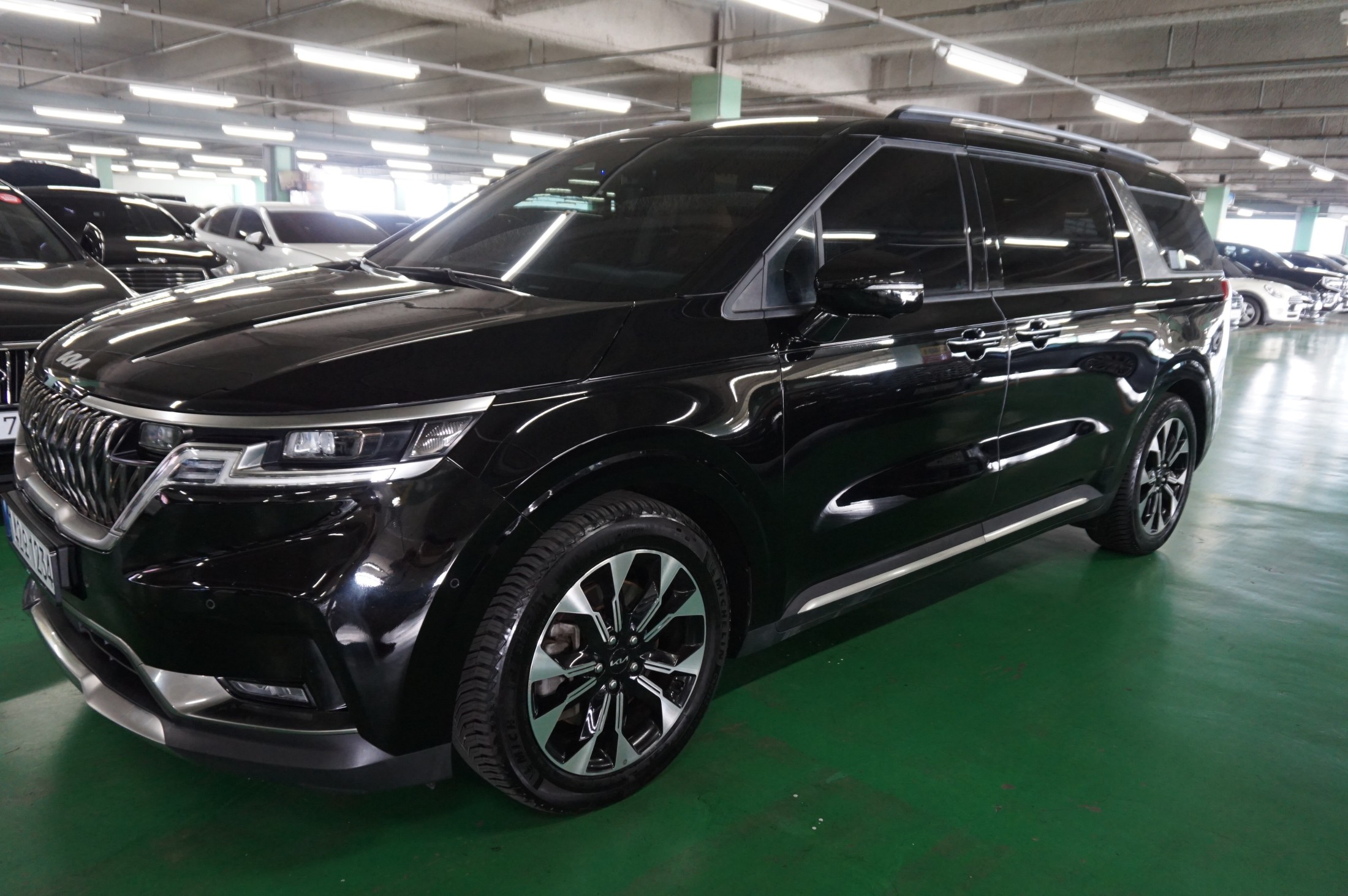 KIA CARNIVAL photo 2