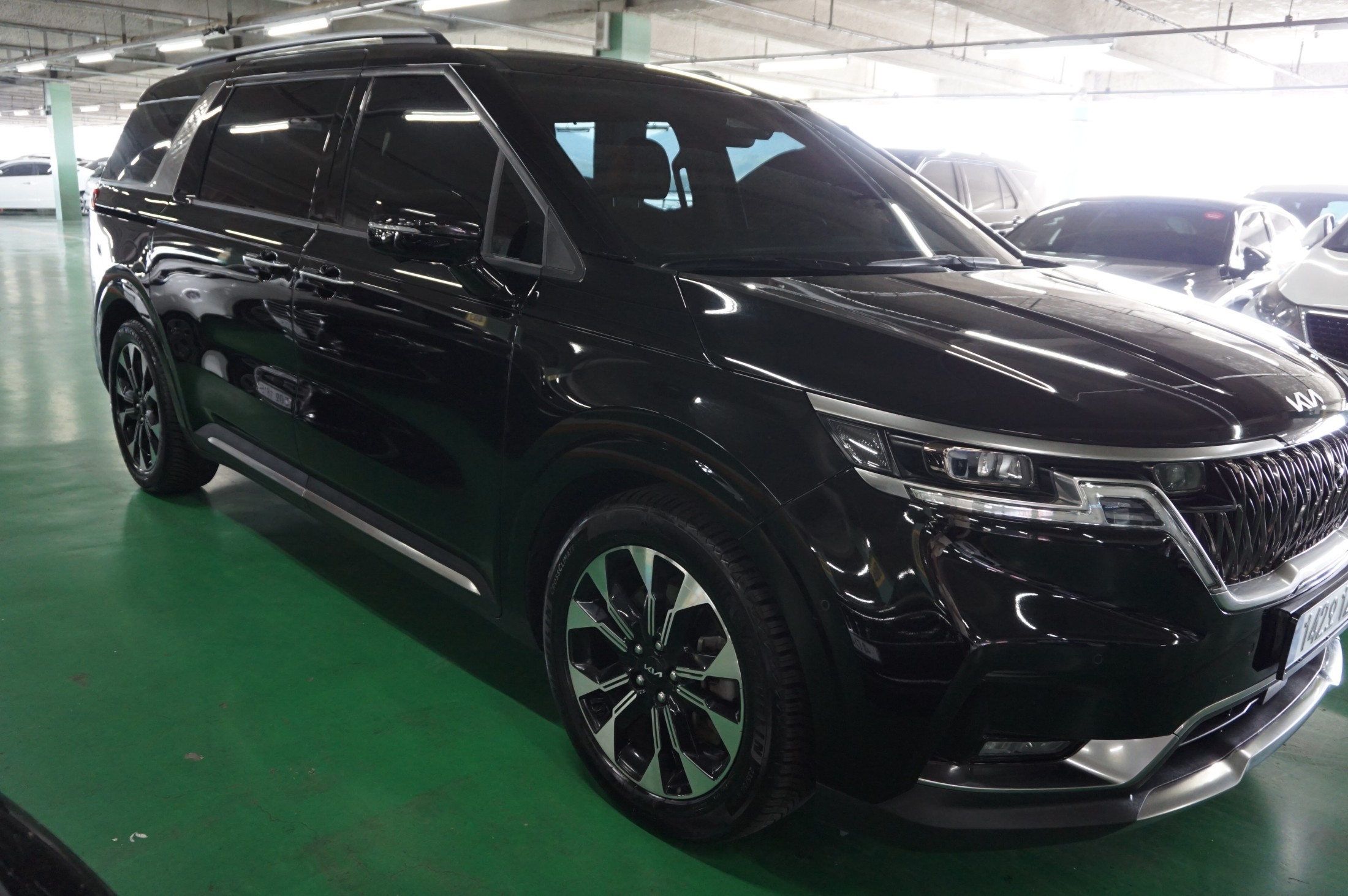 KIA CARNIVAL photo 3