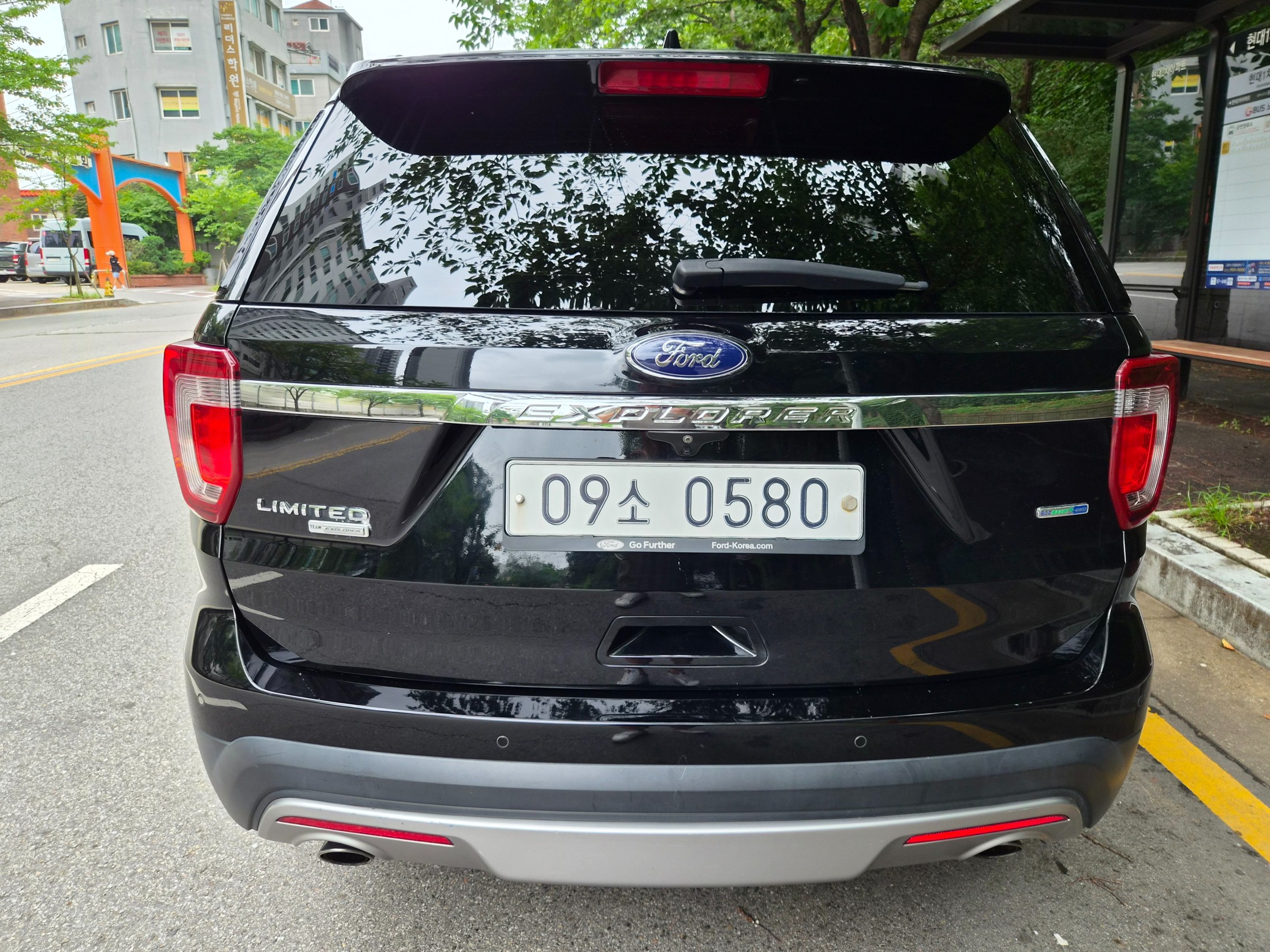 FORD EXPLORER photo 2