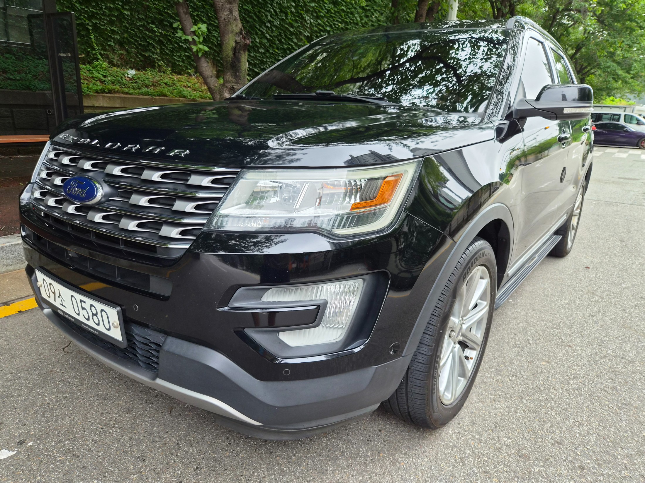 FORD EXPLORER photo 3