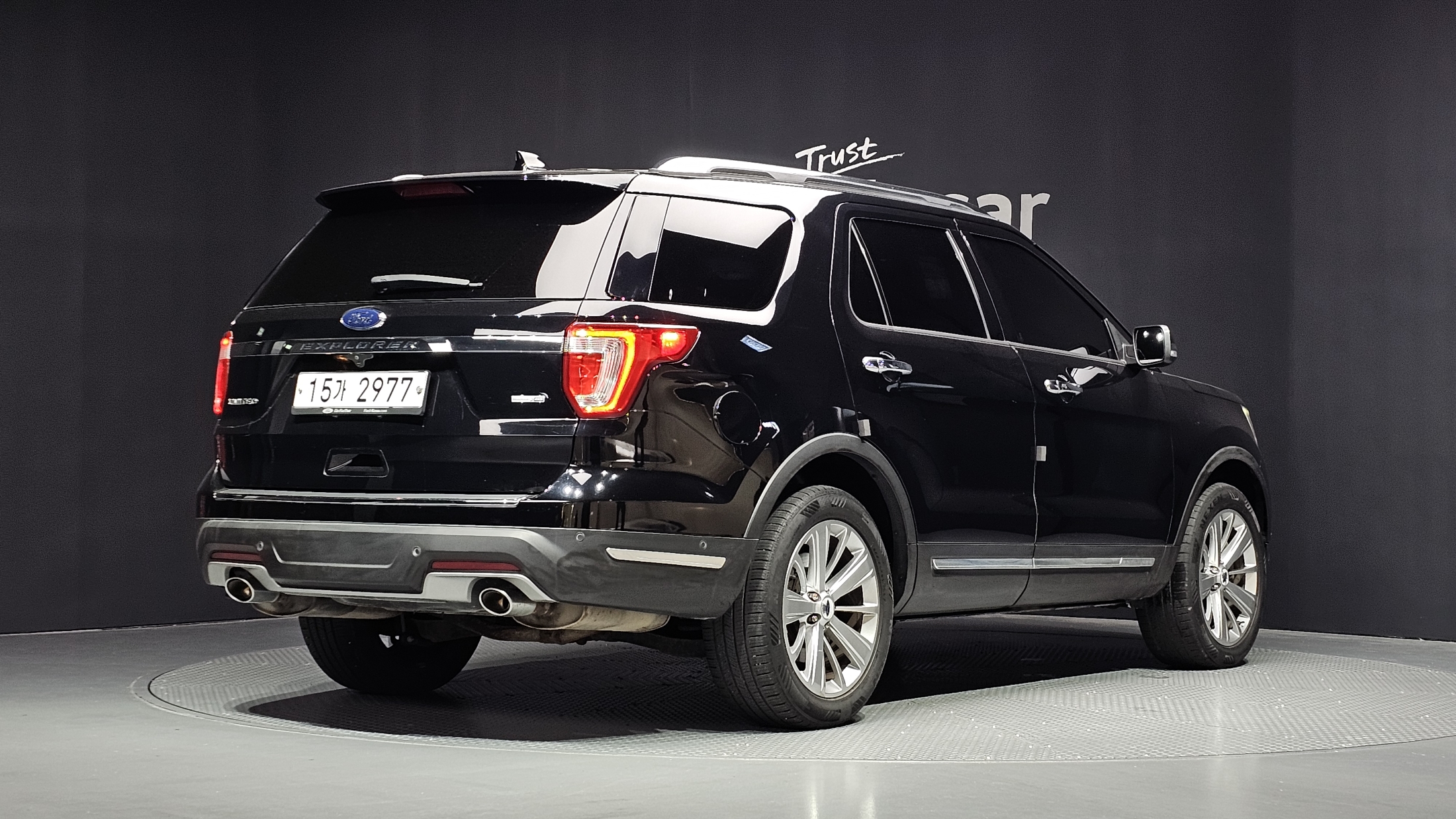 FORD EXPLORER photo 2