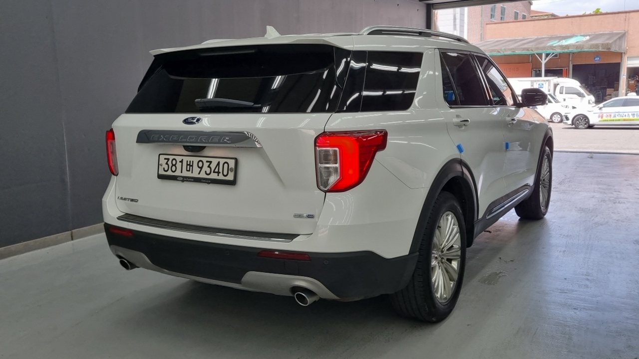 FORD EXPLORER photo 2