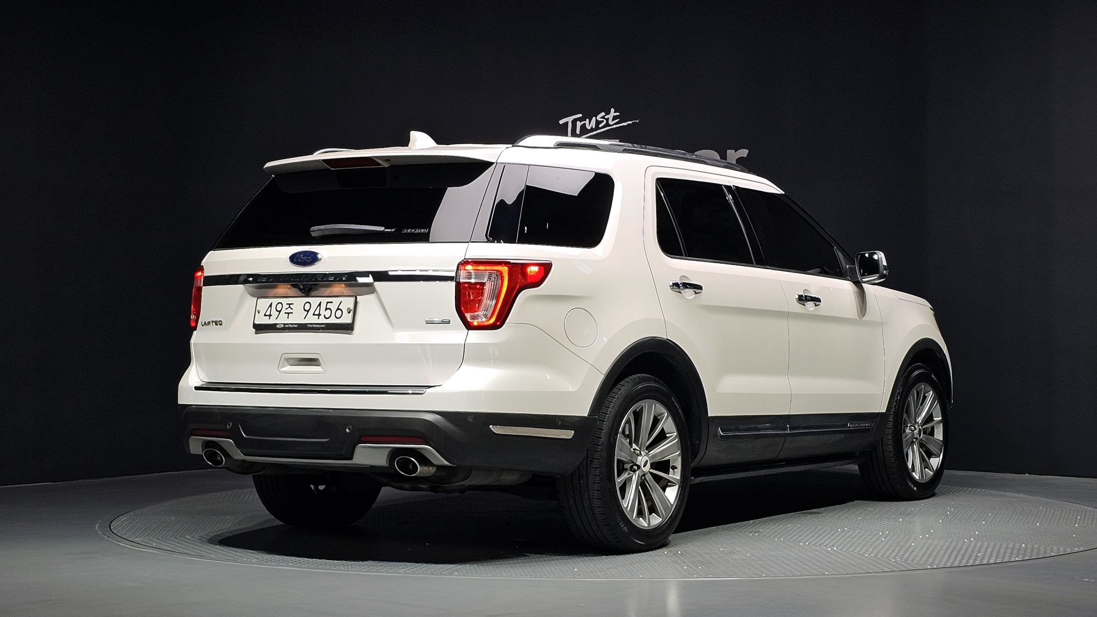 FORD EXPLORER photo 2