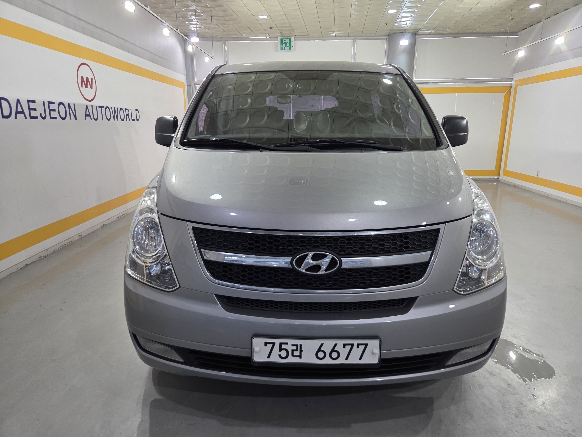 Mazda Bongo front view