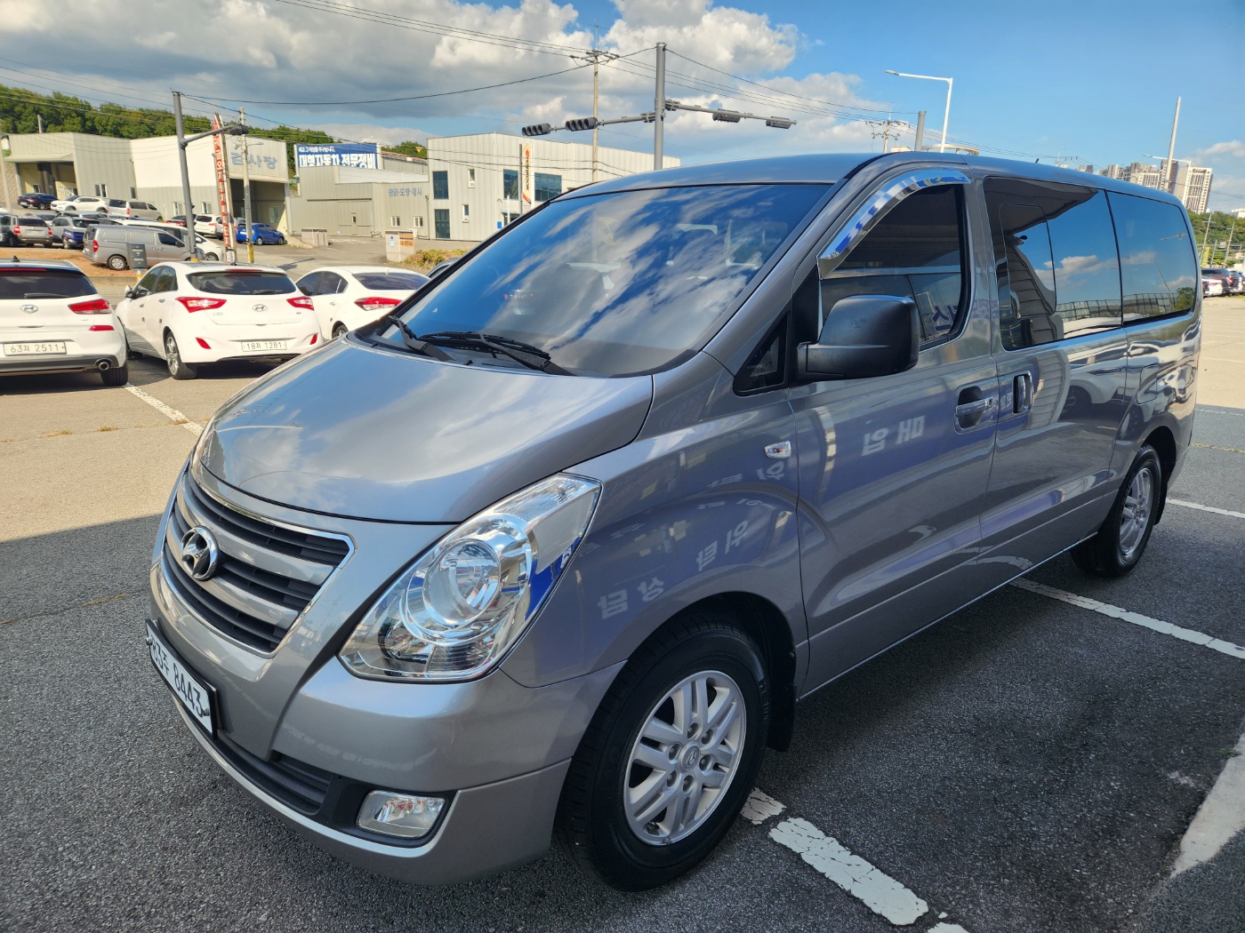 Mazda Bongo front view