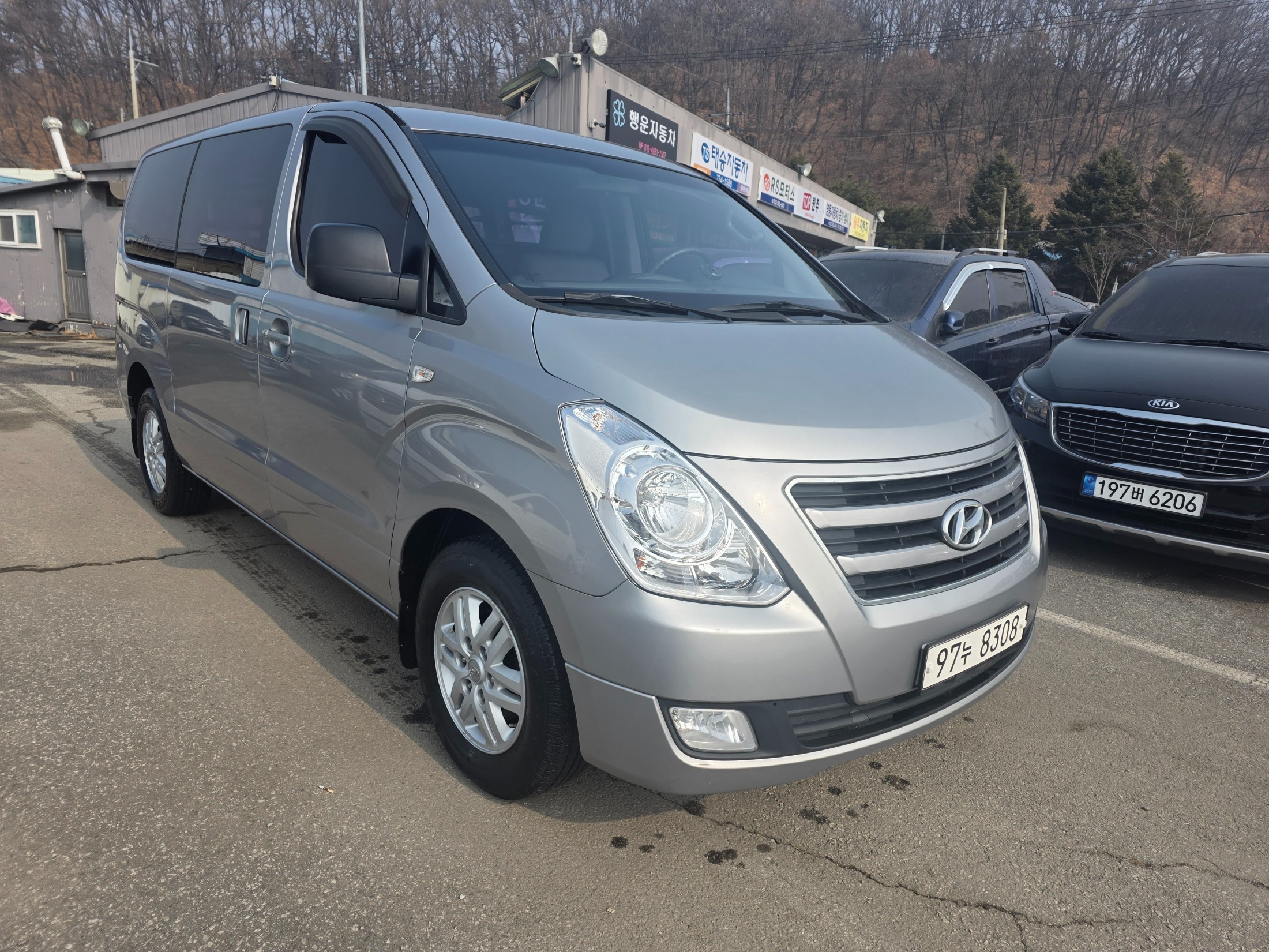 Mazda Bongo front view