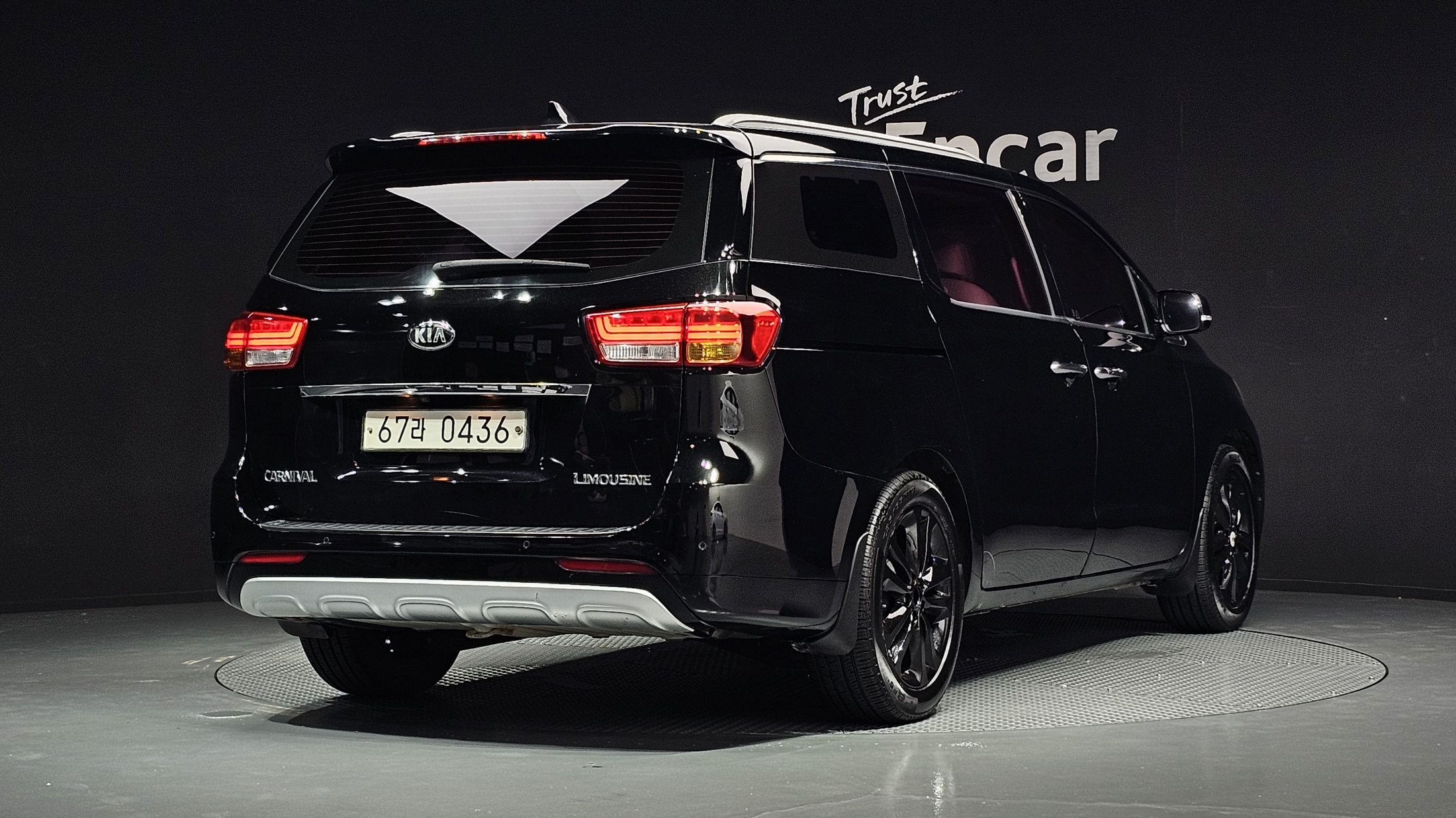 KIA CARNIVAL photo 2