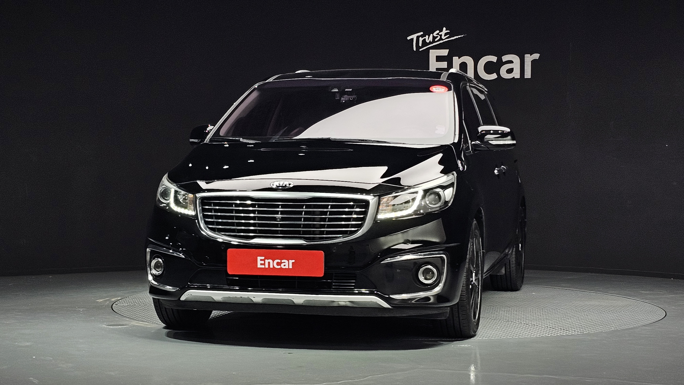 KIA CARNIVAL photo 3